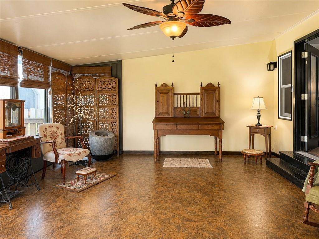 1213 Ne J Highway Property Photo 16