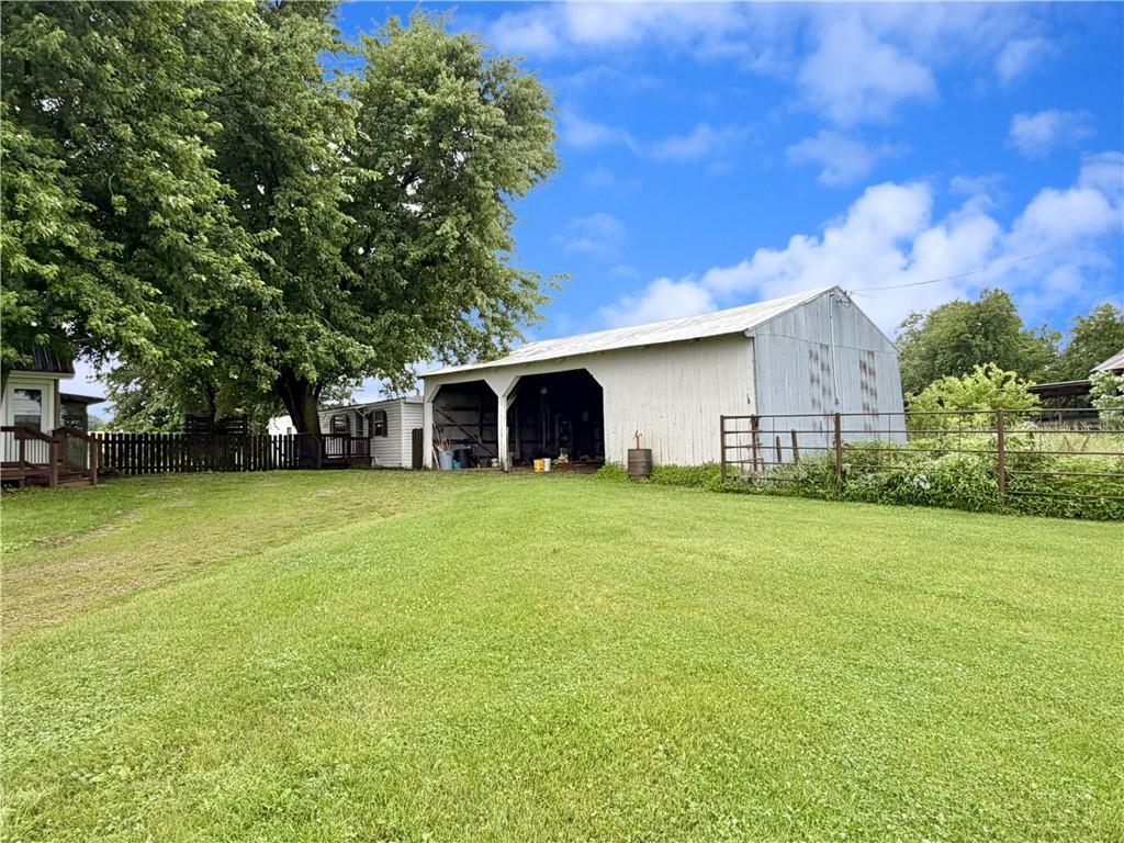 1213 Ne J Highway Property Photo 25