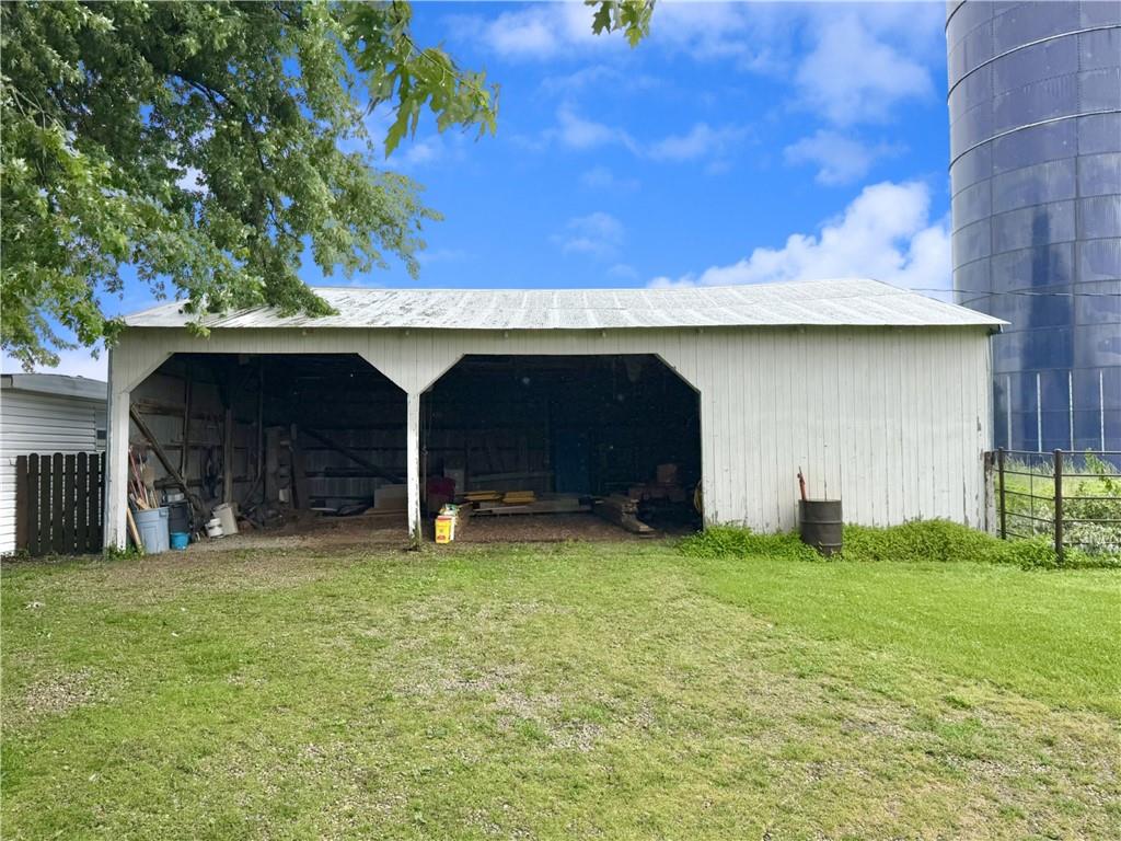 1213 Ne J Highway Property Photo 26