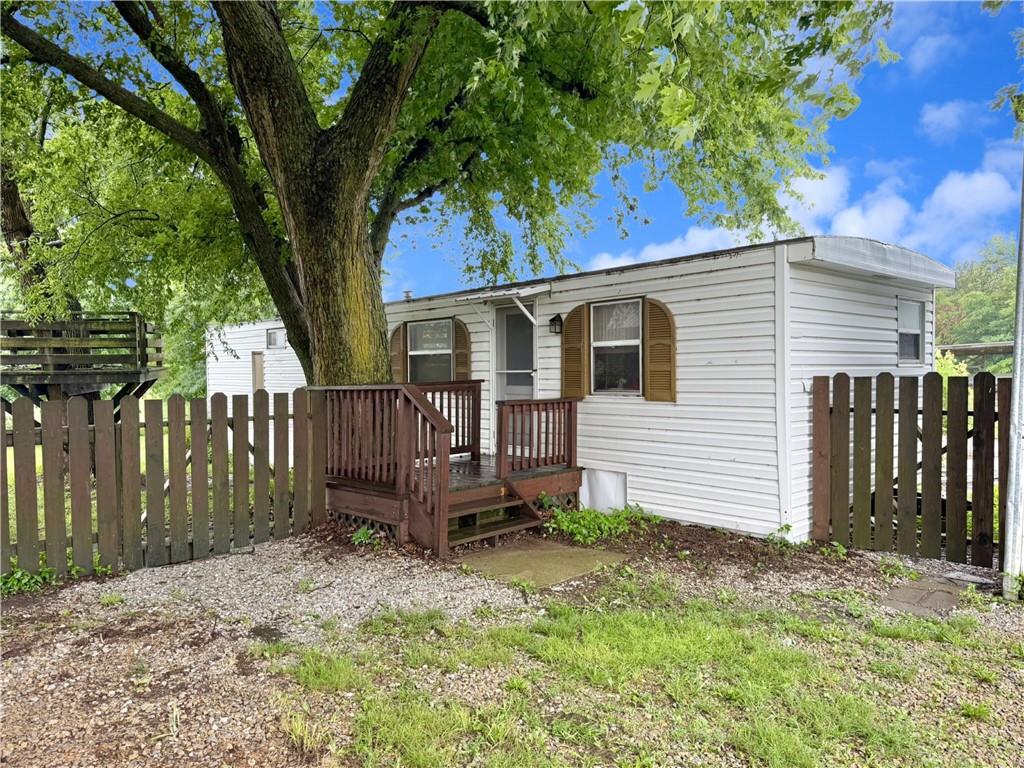 1213 Ne J Highway Property Photo 28