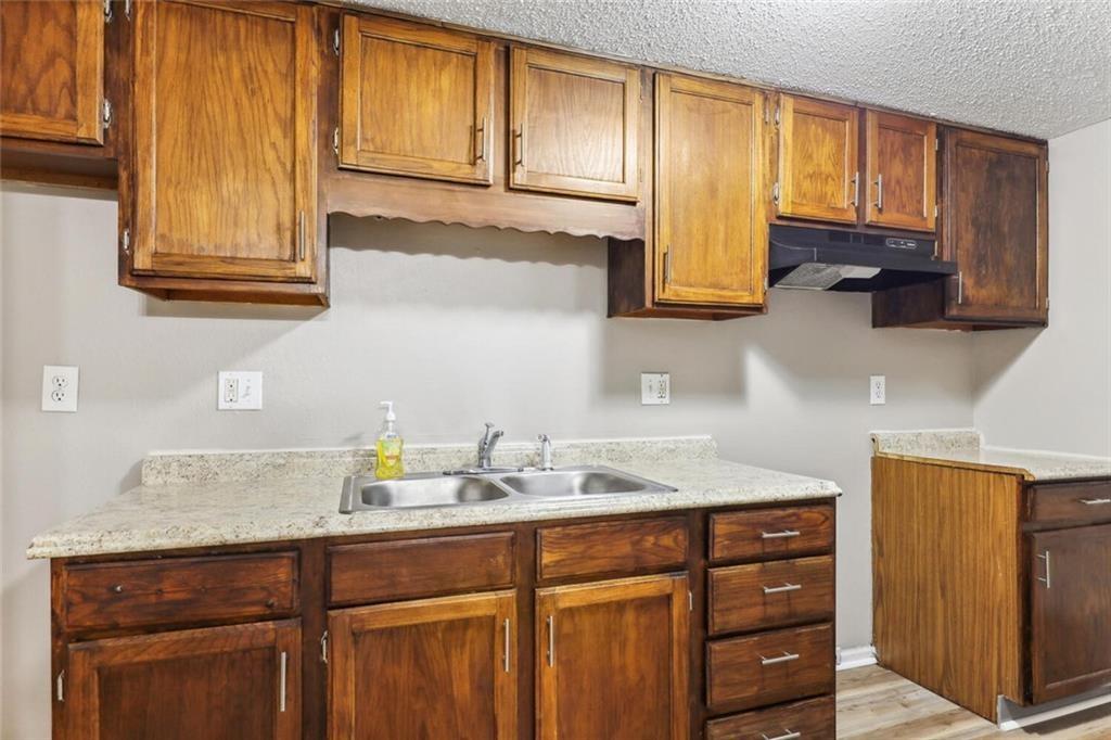 2408 E 29th Street Property Photo 10