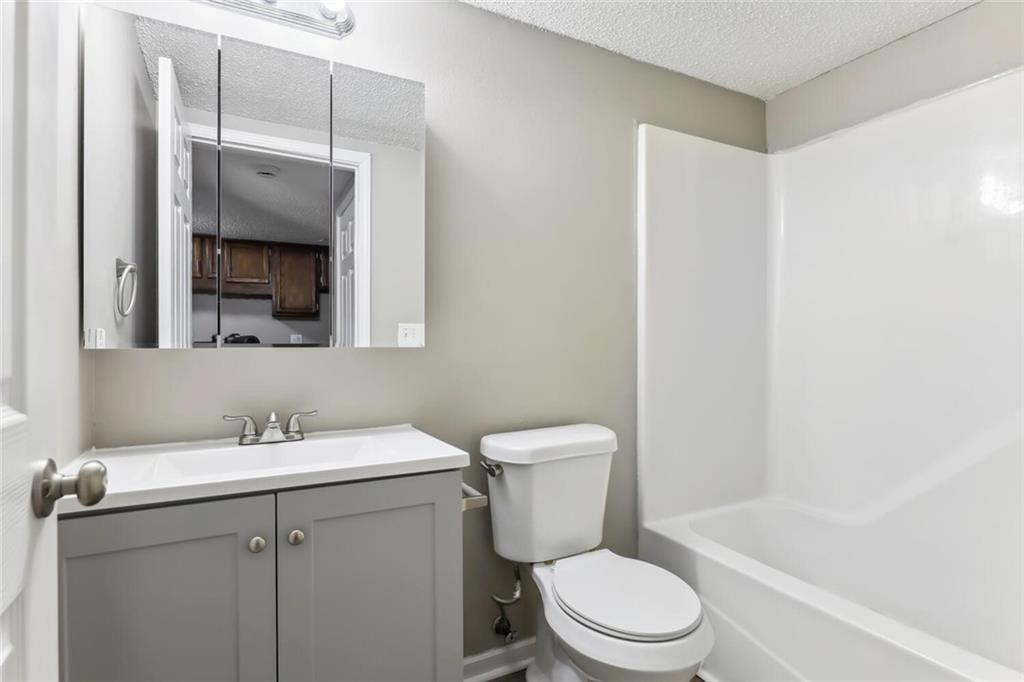 2408 E 29th Street Property Photo 12