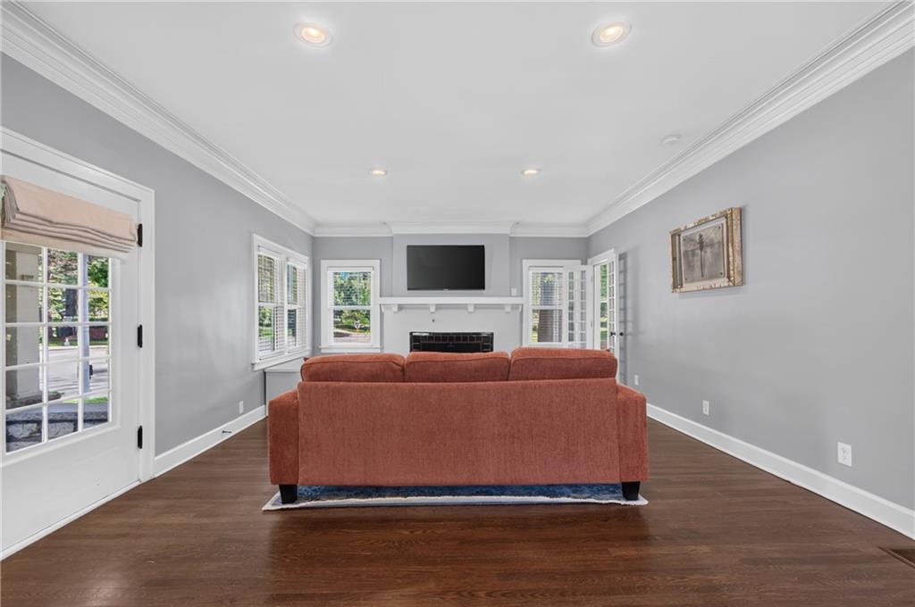 5850 Brookside Boulevard Property Photo 3