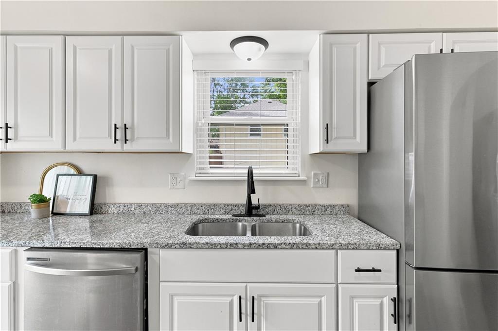 6015 Hauser Drive Property Photo 8