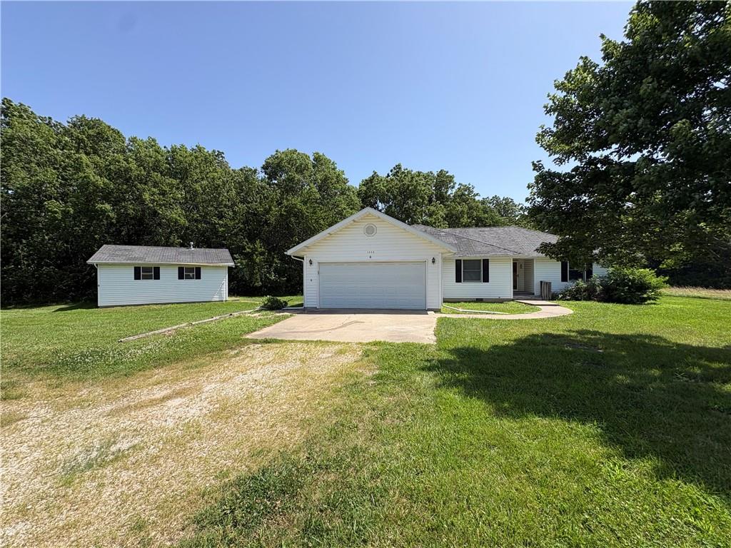 1046 475th Road Property Photo 1