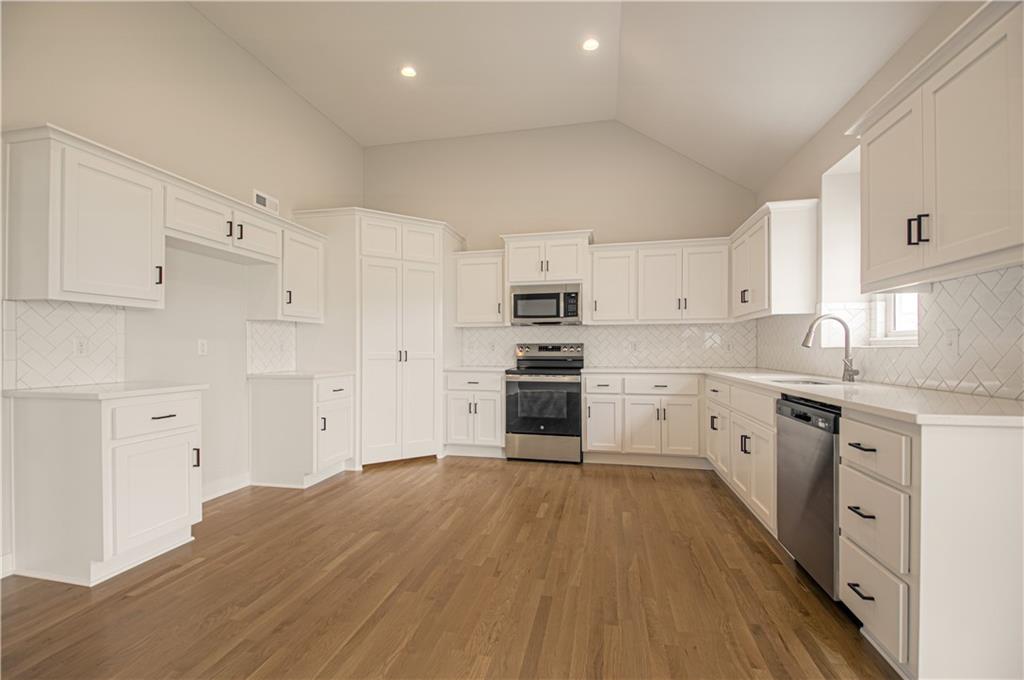 10144 N Brighton Avenue Property Photo 11