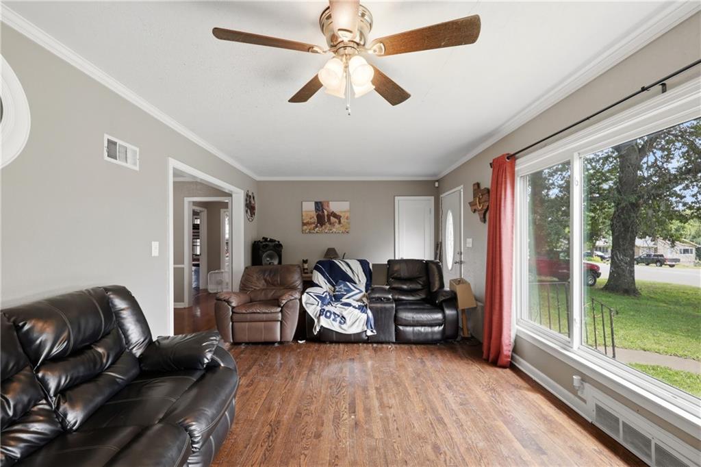 3321 Blue Ridge Boulevard Property Photo 3