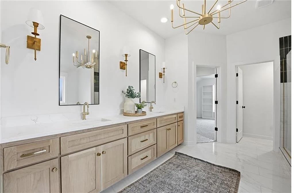 10304 N Oakland Avenue Property Photo 13