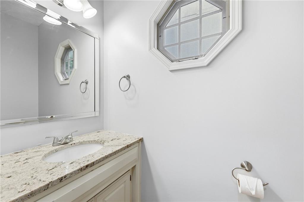 4714 W 139th Terrace Property Photo 21