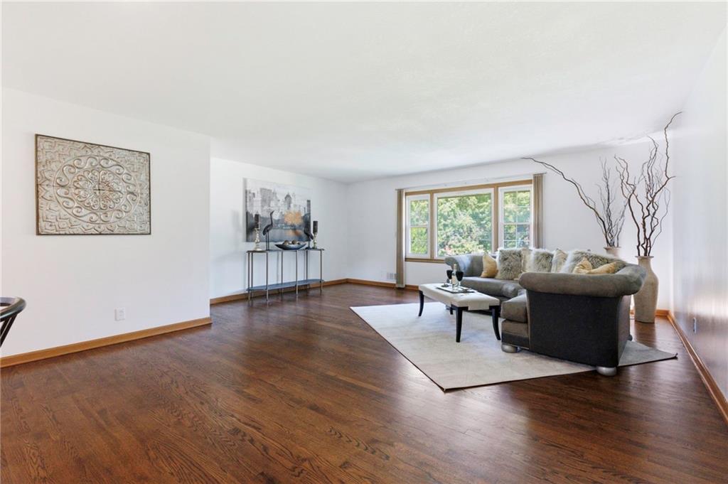 8304 Willow Way Property Photo 4