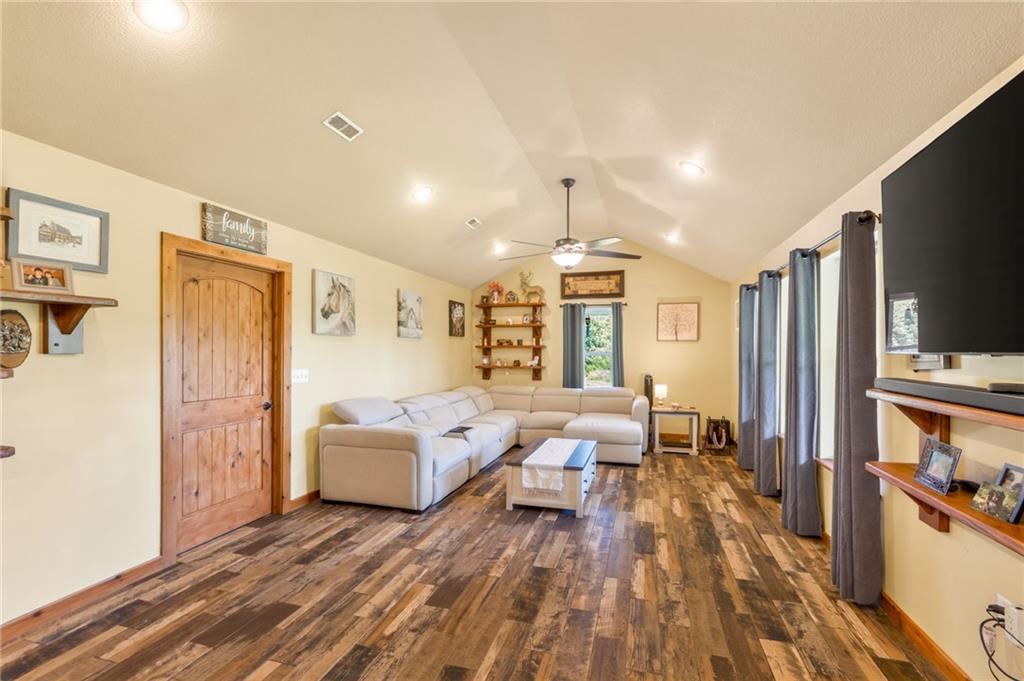 1672 Nw 850th Road Property Photo 11