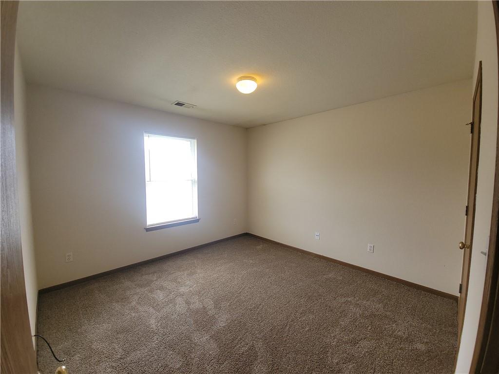 165 & 167 Nw Woodbury Drive Property Photo 9