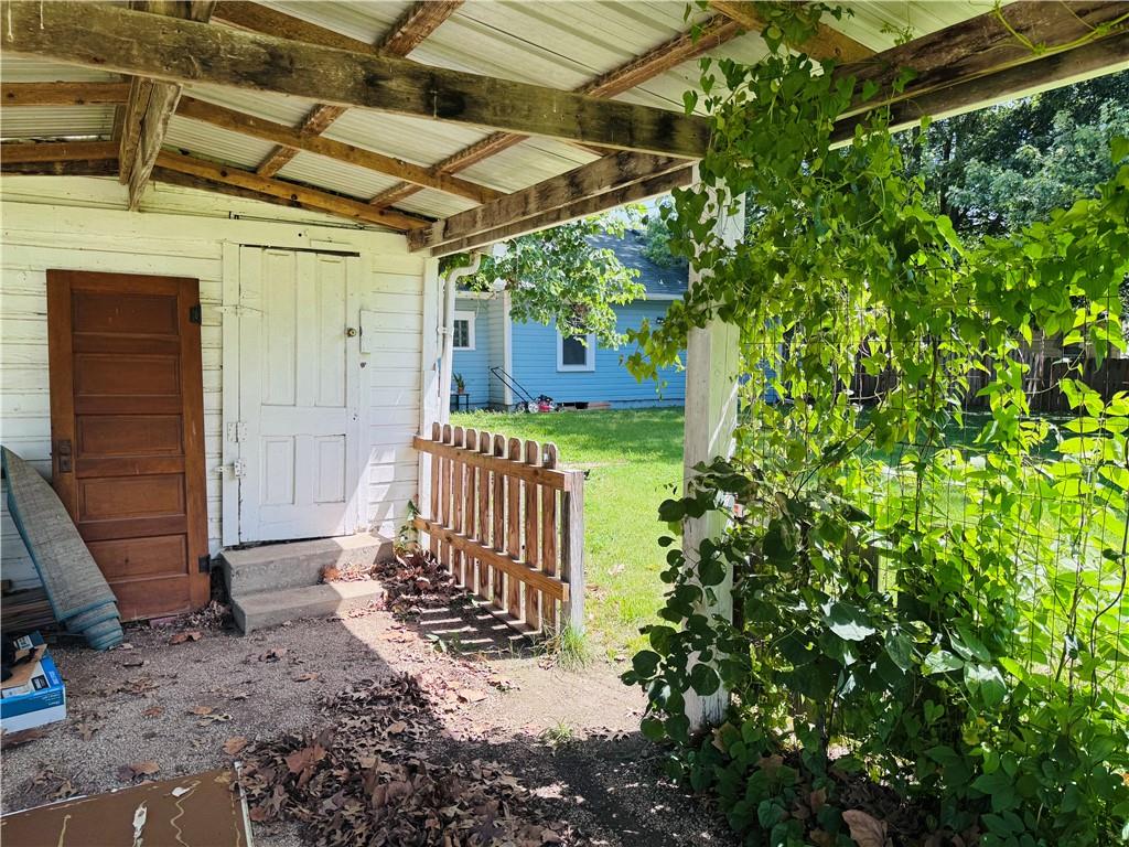 316 W 8th Avenue Property Photo 10