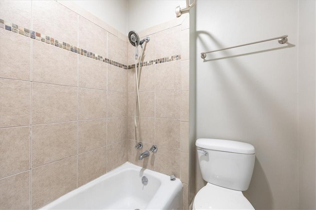 809 W 40th Street Property Photo 15