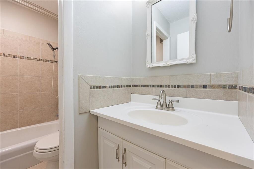 809 W 40th Street Property Photo 16