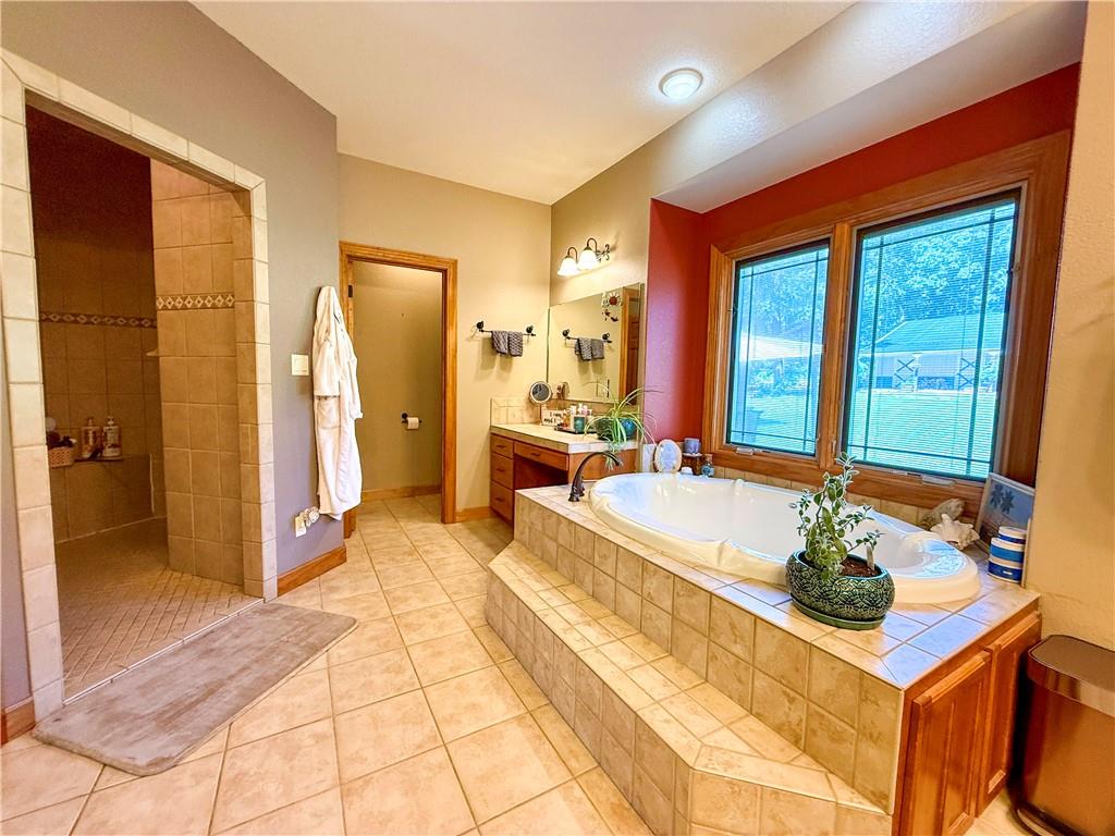 2163 E 500 Road Property Photo 25