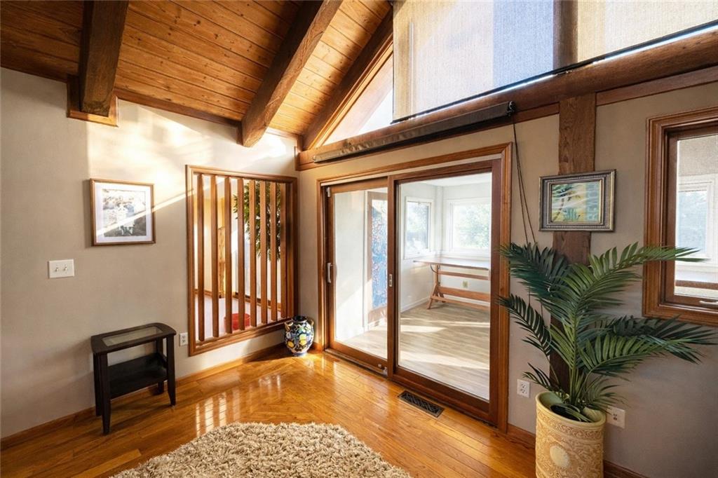 3907 Ne Beach Road Property Photo 4