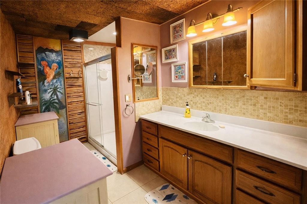 3907 Ne Beach Road Property Photo 5
