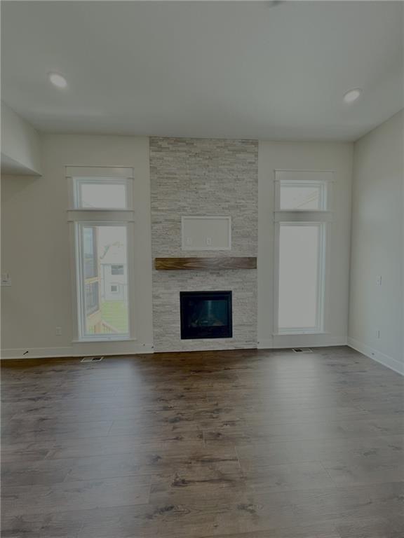 2144 Deerfield Terrace Property Photo 3