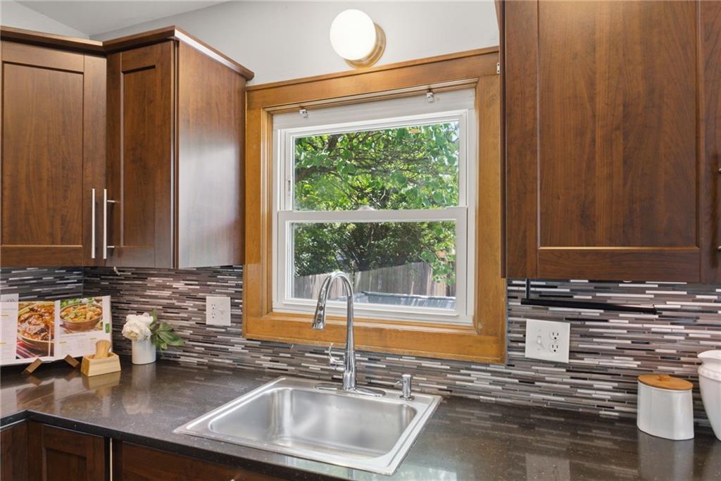 5811 Charlotte Street Property Photo 10