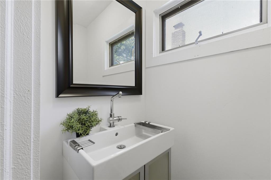5811 Charlotte Street Property Photo 20