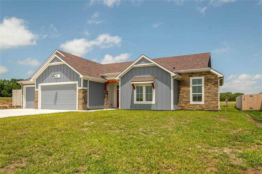 1018 Bluestem Circle Property Photo 2