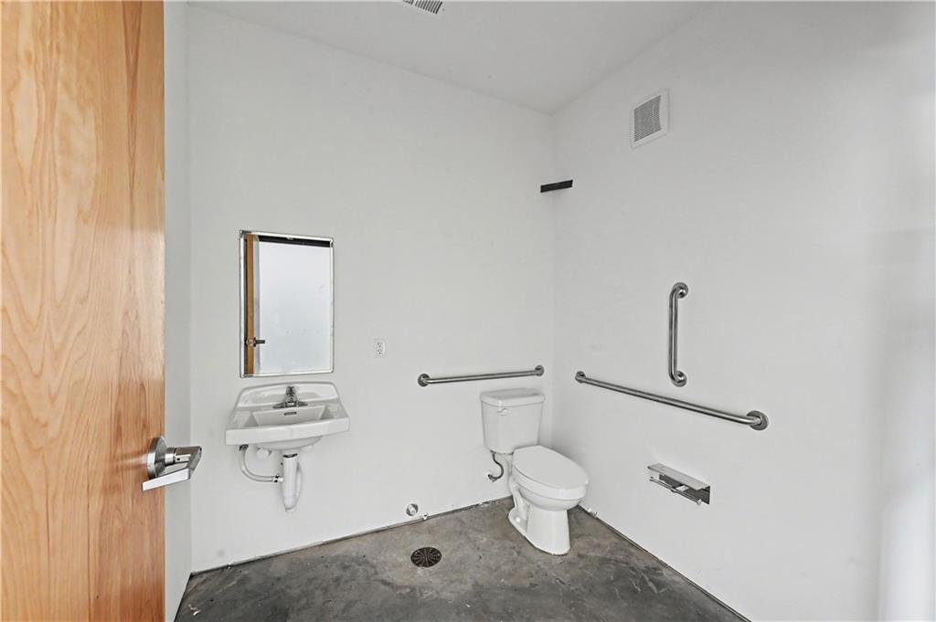 208 W Richardson Street Property Photo 9