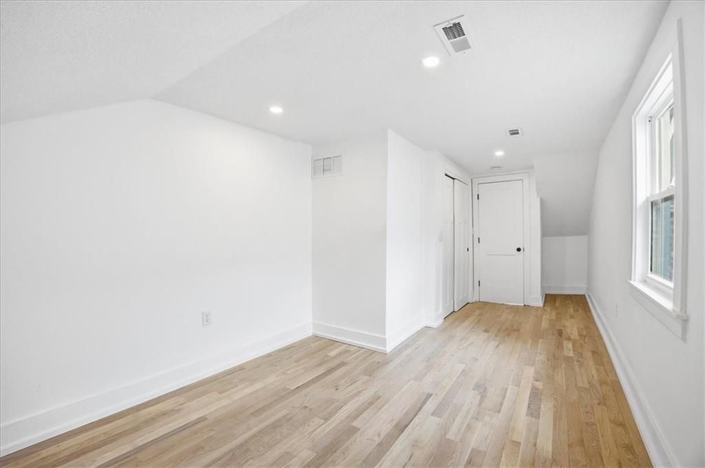 4011 State Line Road Property Photo 18