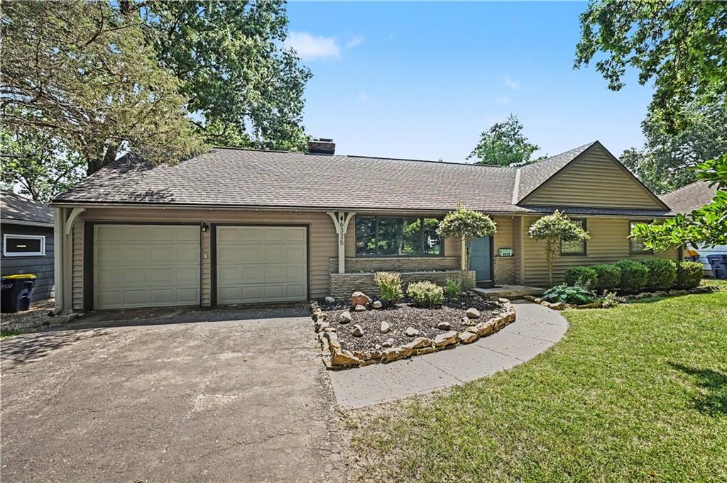 6325 Maple Drive Property Photo 1