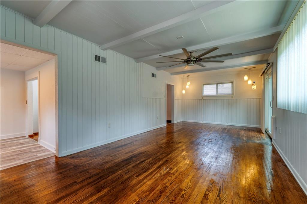 9226 Walnut Street Property Photo 6