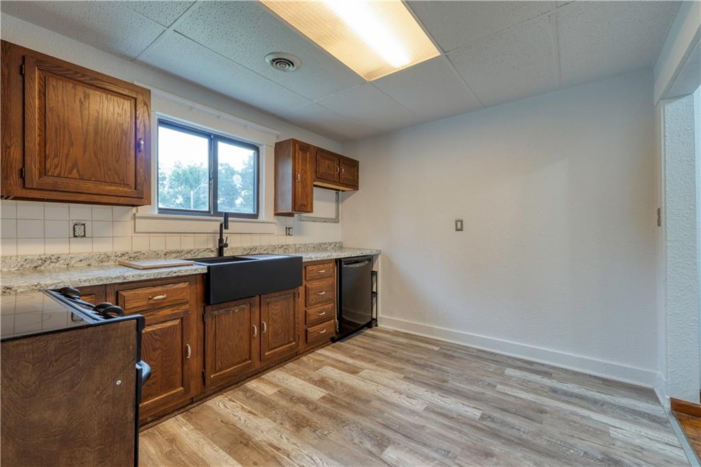 9226 Walnut Street Property Photo 8