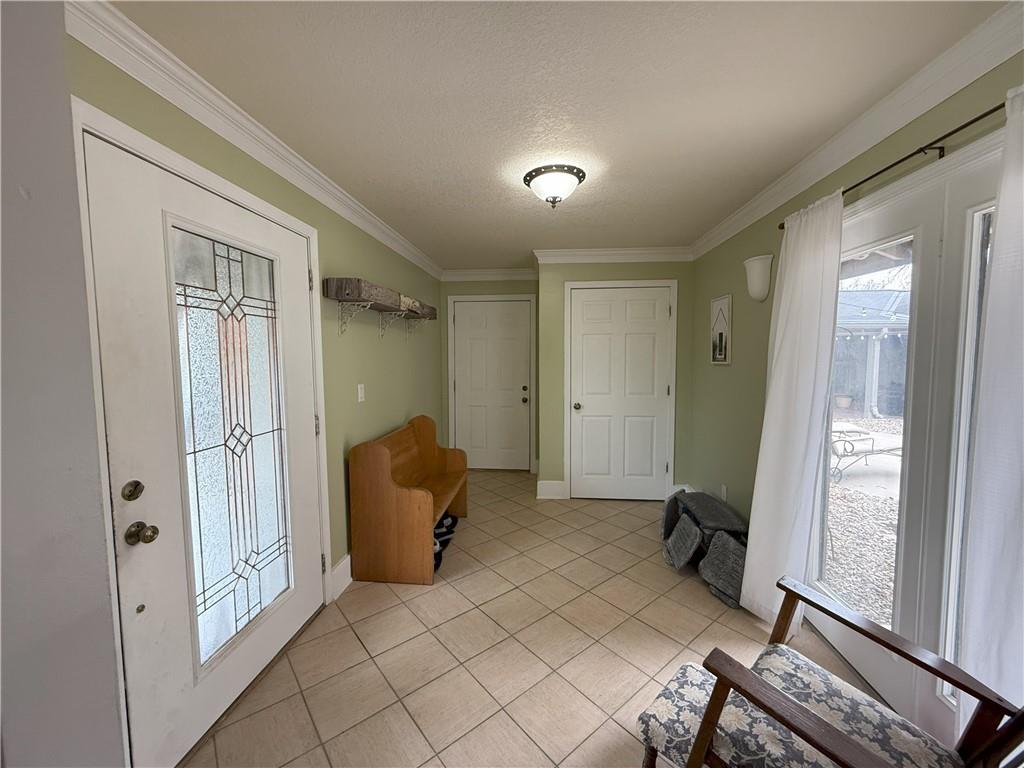 2216 Country Club Drive Property Photo 1