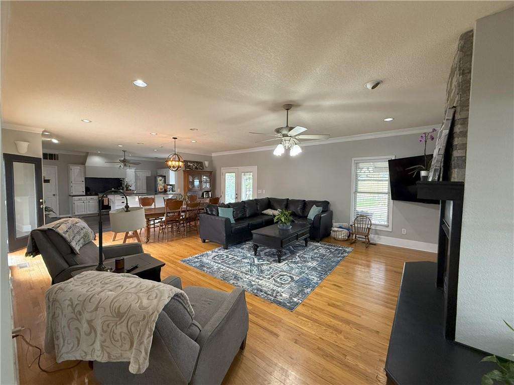 2216 Country Club Drive Property Photo 2