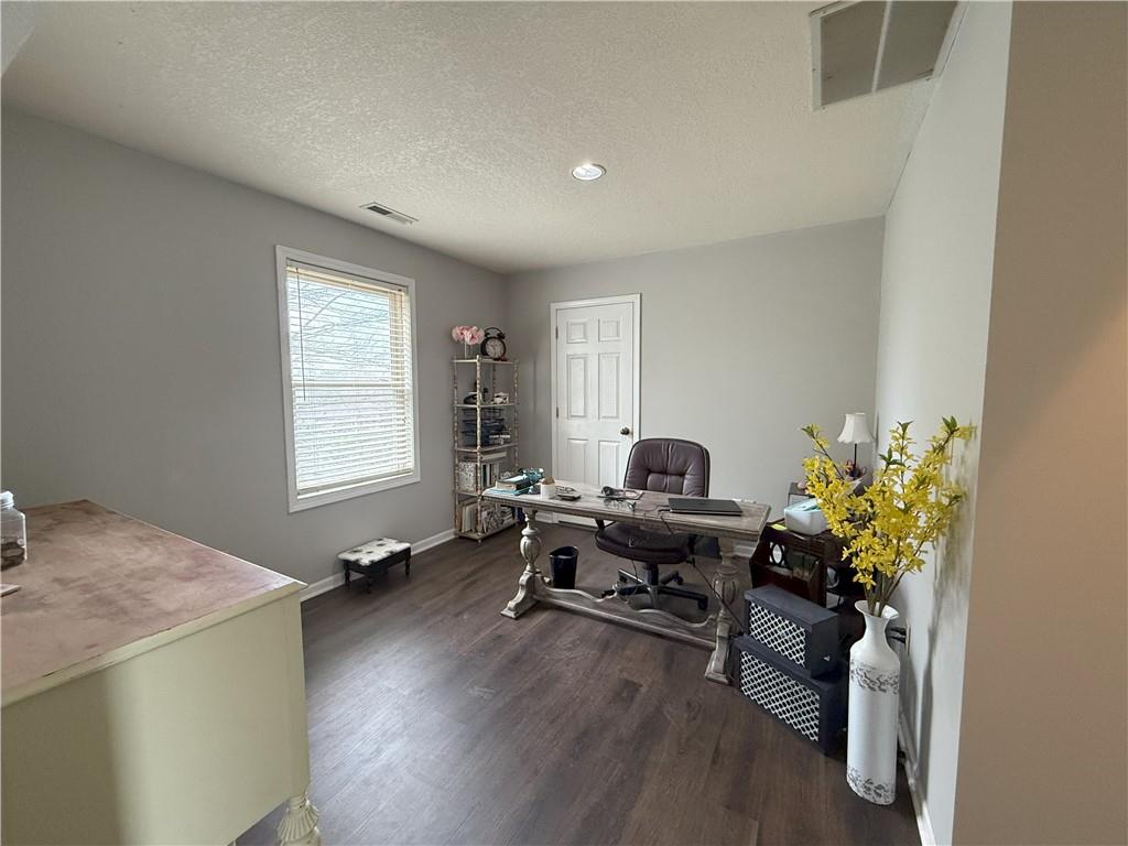 2216 Country Club Drive Property Photo 7
