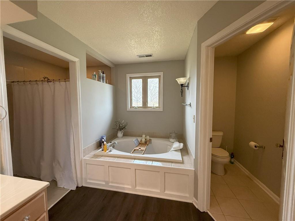 2216 Country Club Drive Property Photo 8