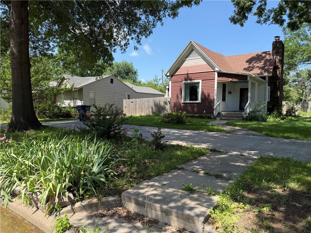 402 S Spring Street Property Photo 2