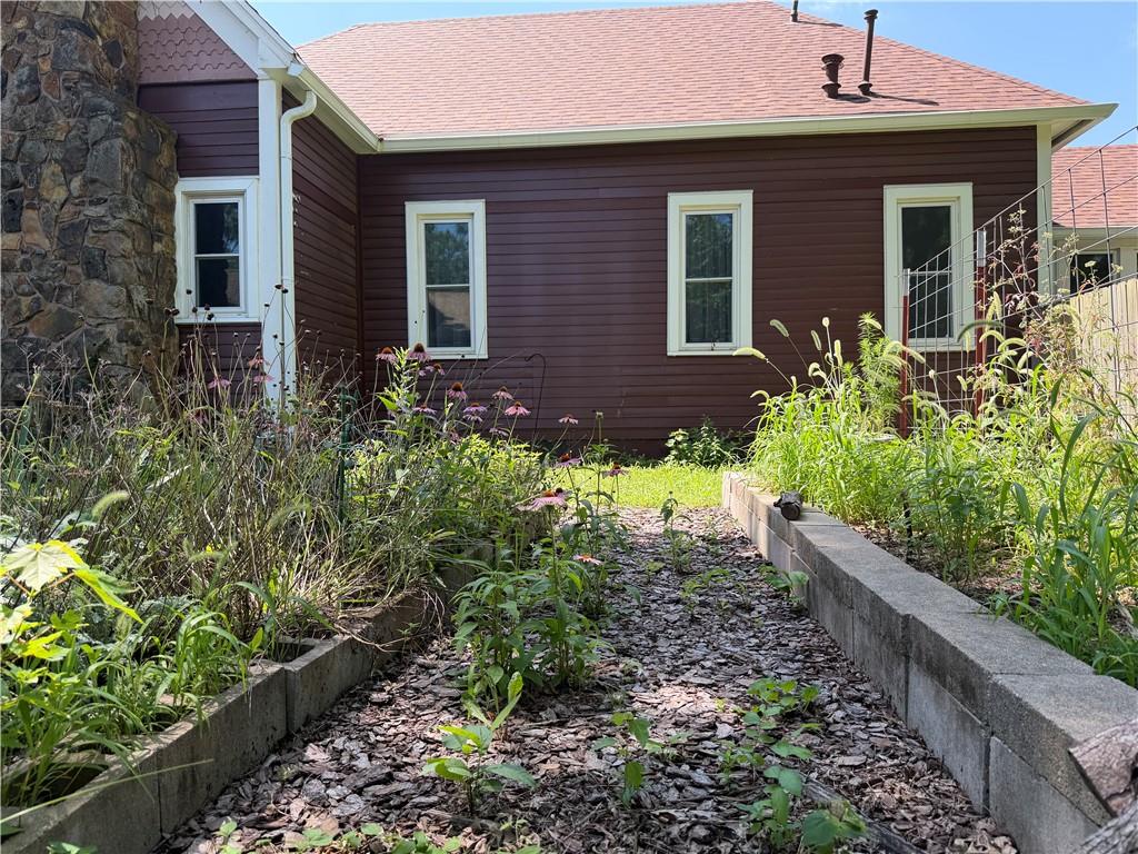 402 S Spring Street Property Photo 4