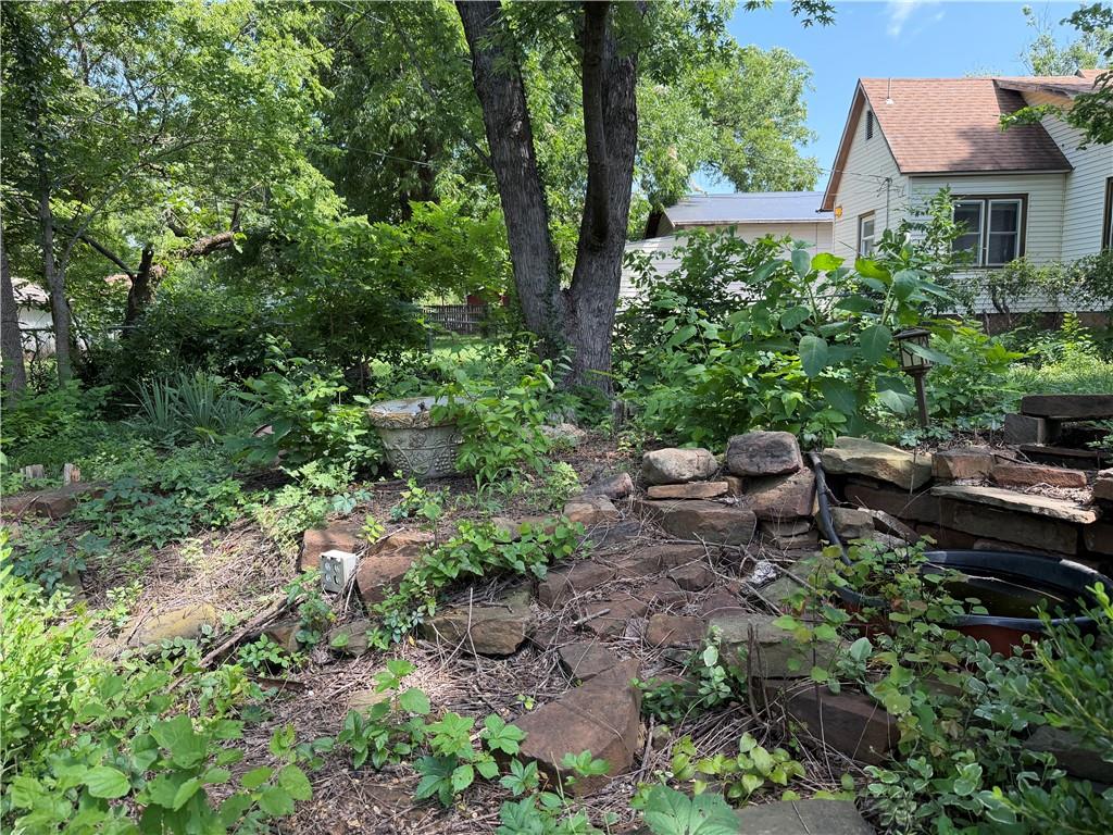 402 S Spring Street Property Photo 8