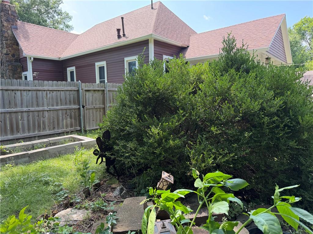 402 S Spring Street Property Photo 9