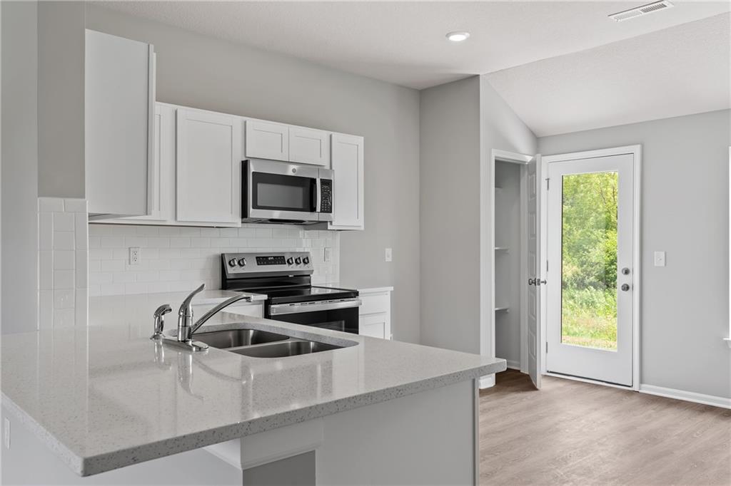 19515 Lincoln Street Property Photo 7
