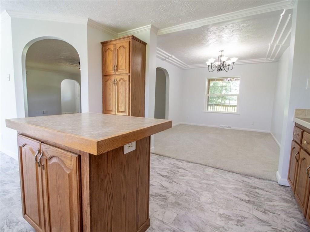 120 Nw W Highway Property Photo 3