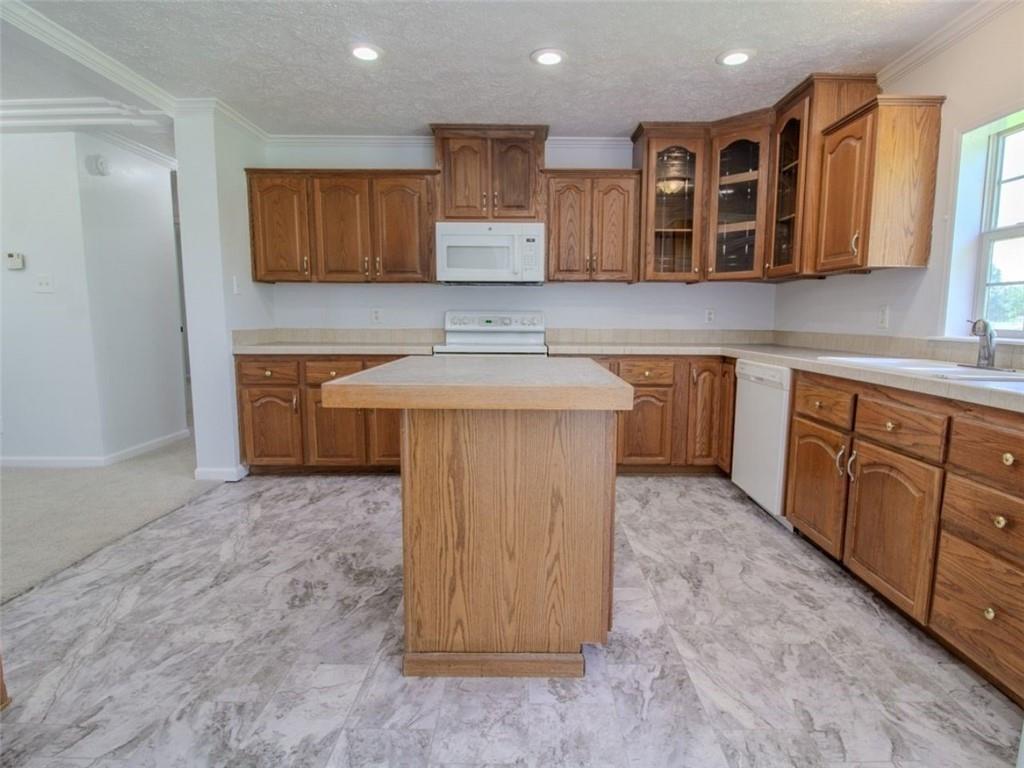 120 Nw W Highway Property Photo 4
