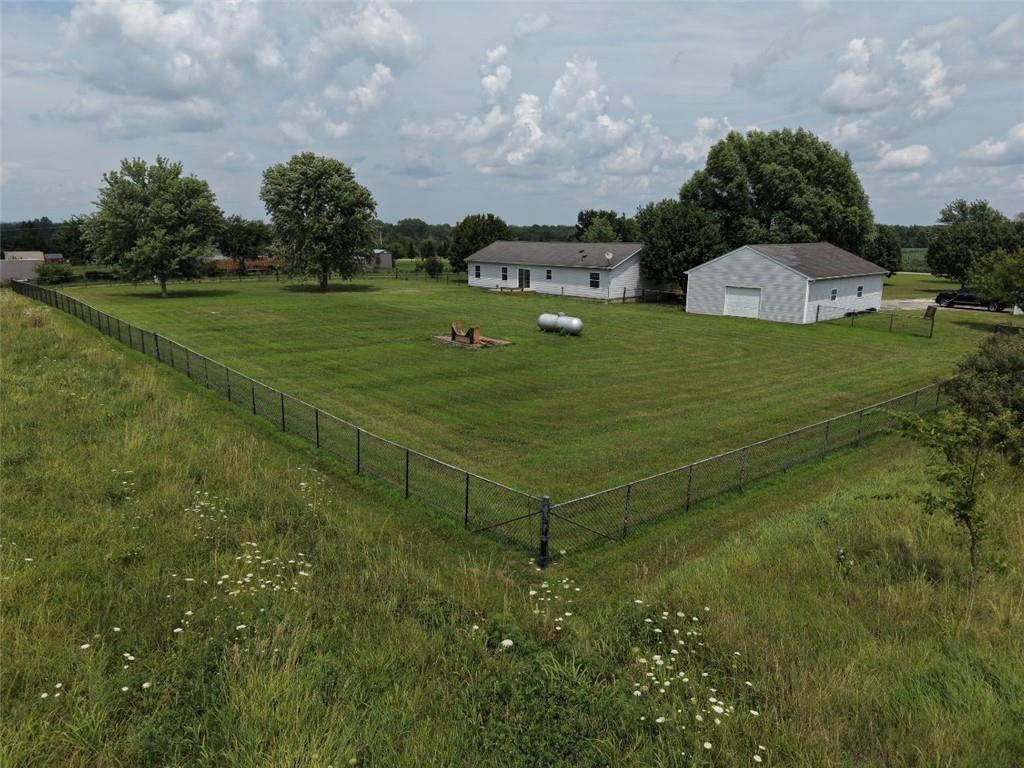 120 Nw W Highway Property Photo 5