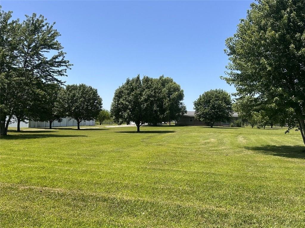 120 Nw W Highway Property Photo 10