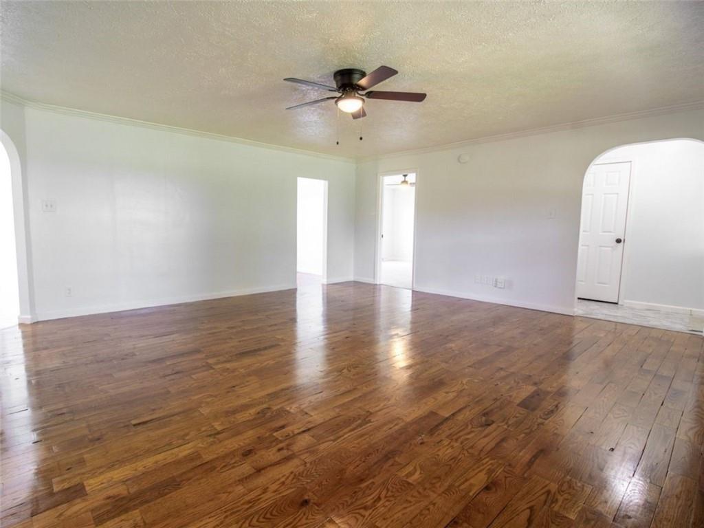 120 Nw W Highway Property Photo 14