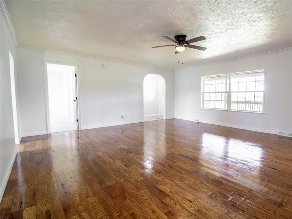 120 Nw W Highway Property Photo 15