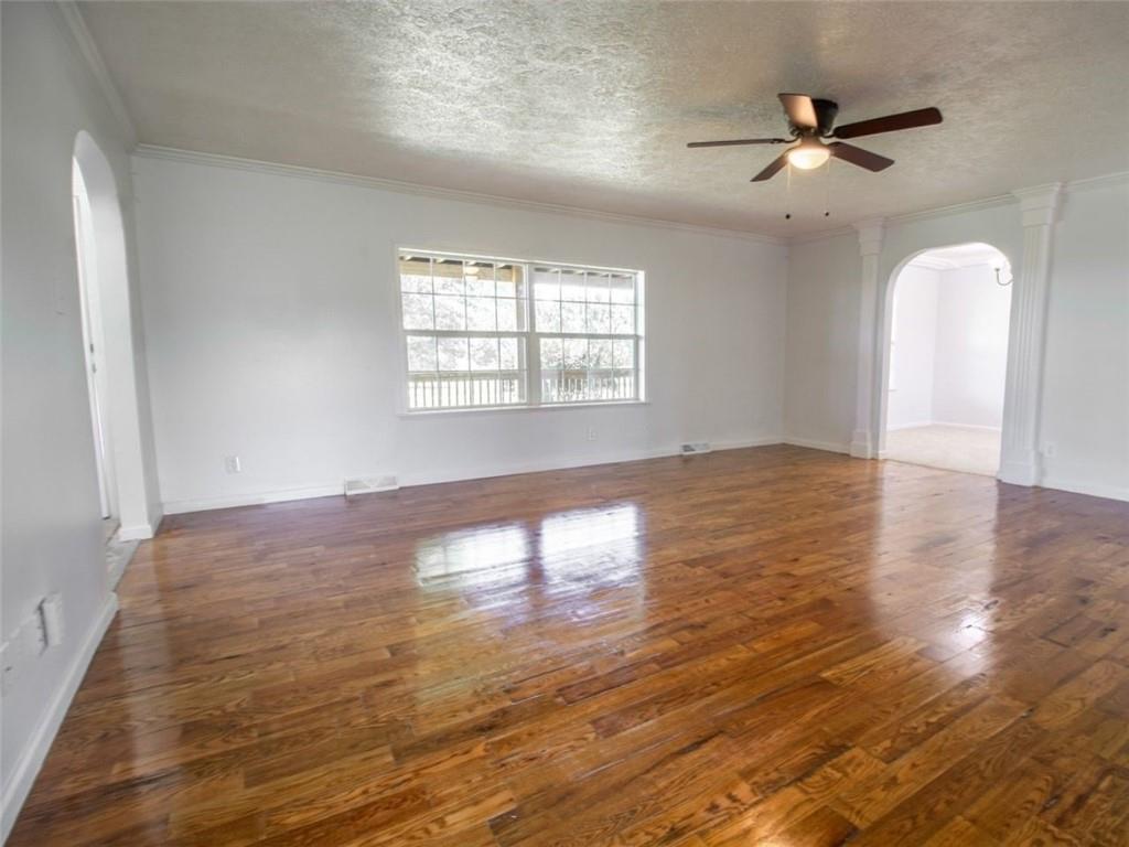 120 Nw W Highway Property Photo 17