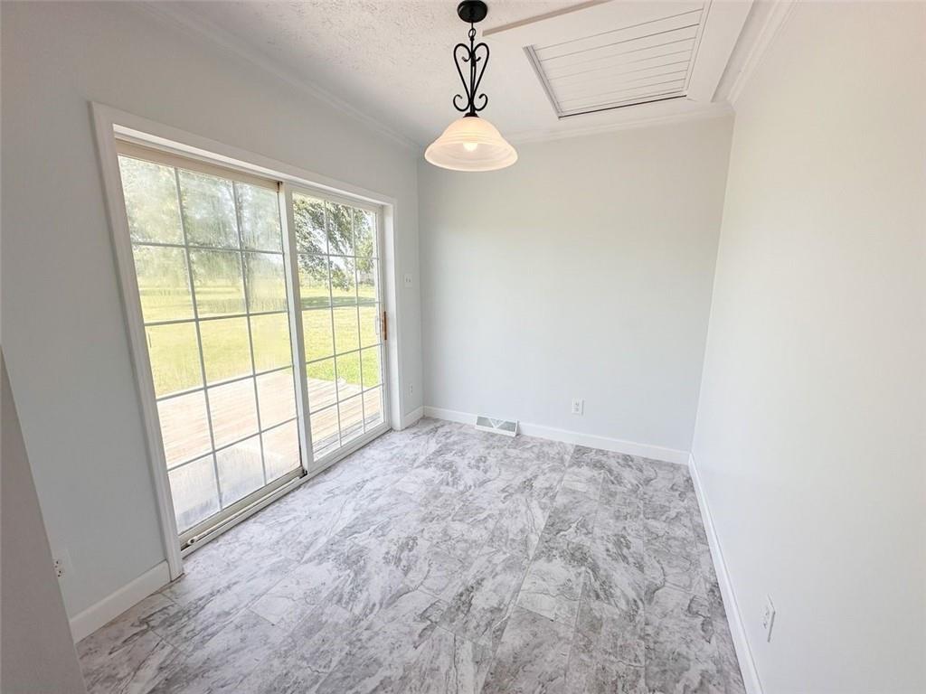 120 Nw W Highway Property Photo 19