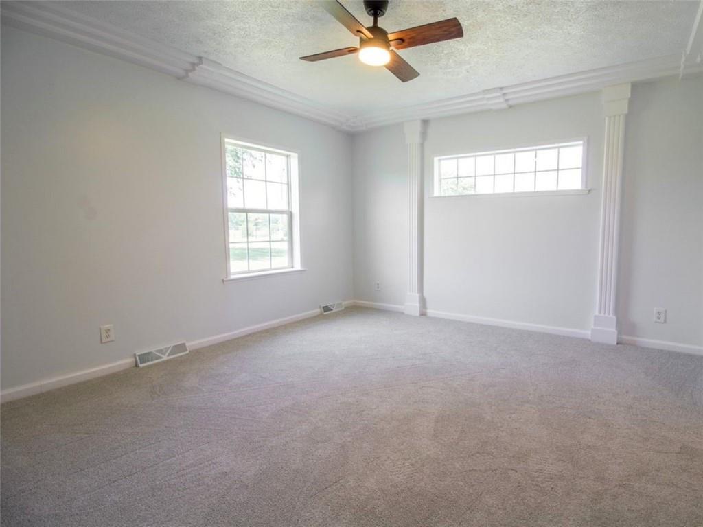 120 Nw W Highway Property Photo 21