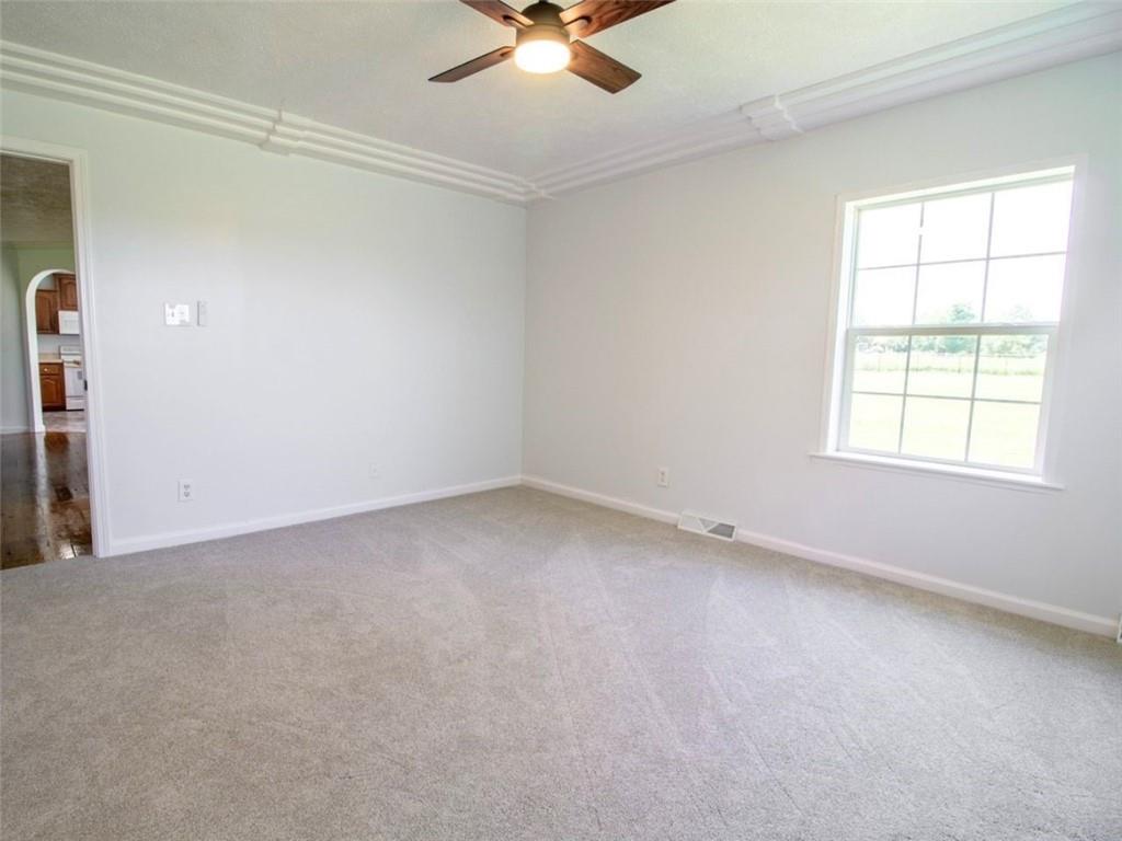 120 Nw W Highway Property Photo 22